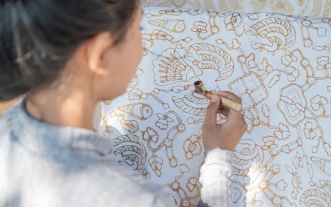 Indonezja - w krainie tysiąca wysp Jawa, Bali, Komodo Padar Island - malowanie Batiku (22).jpg